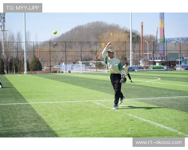 慢投垒球赛事推动体育社交，成为市民健身娱乐新选择